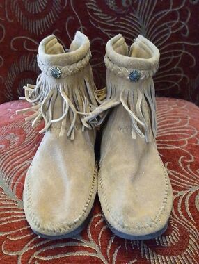 Minnetonka Beige Suede Leather Fringe Moccasin Ankle Boots 8